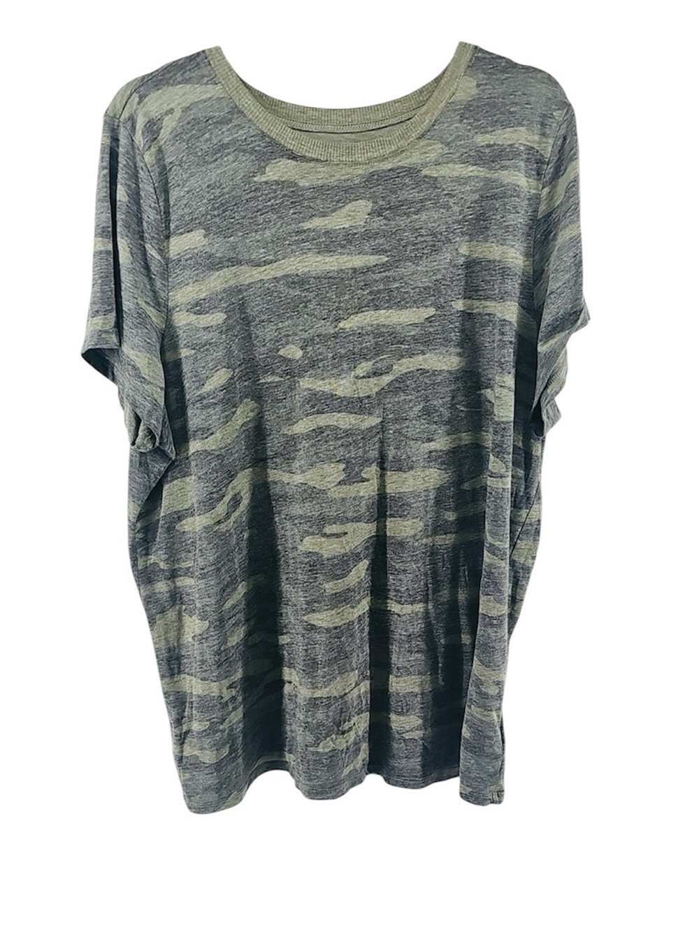 💚 Torrid Short Sleeve Camo Crew Neck Shirt - Size 3XL